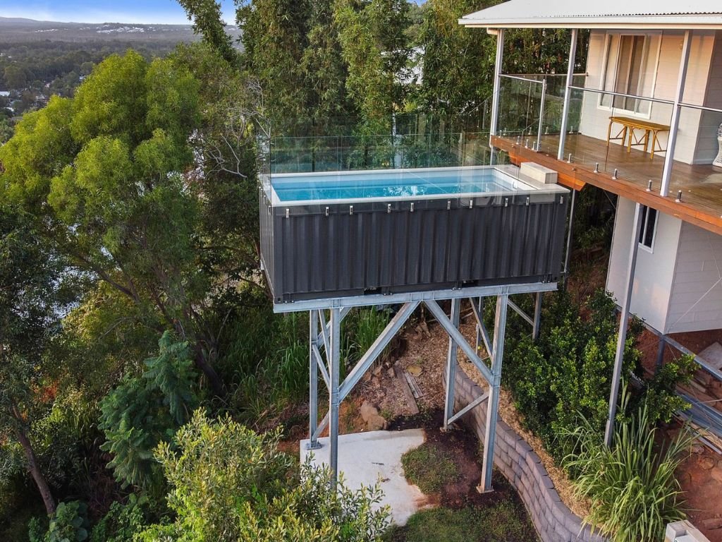Piscine en container dans un jardin