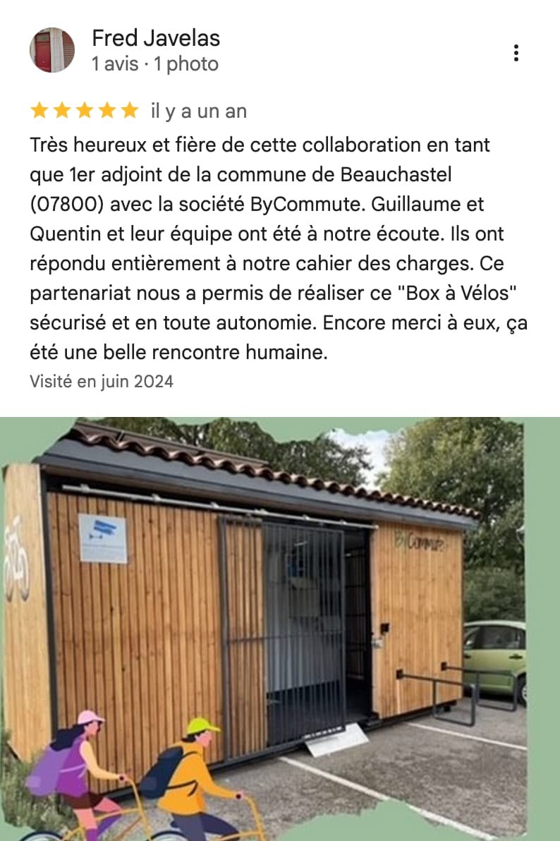 Avis Google sur ByCommute illustré par un box à vélos sécurisé en bois.