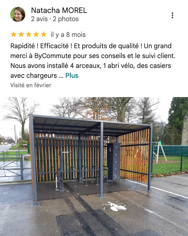 Avis Google ByCommute illustré par un abri vélos et des arceaux sur un site public.