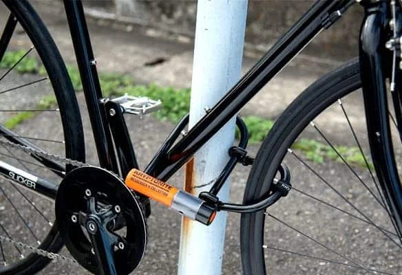Double antivol : U + câble/chaîne pour sécuriser le vélo