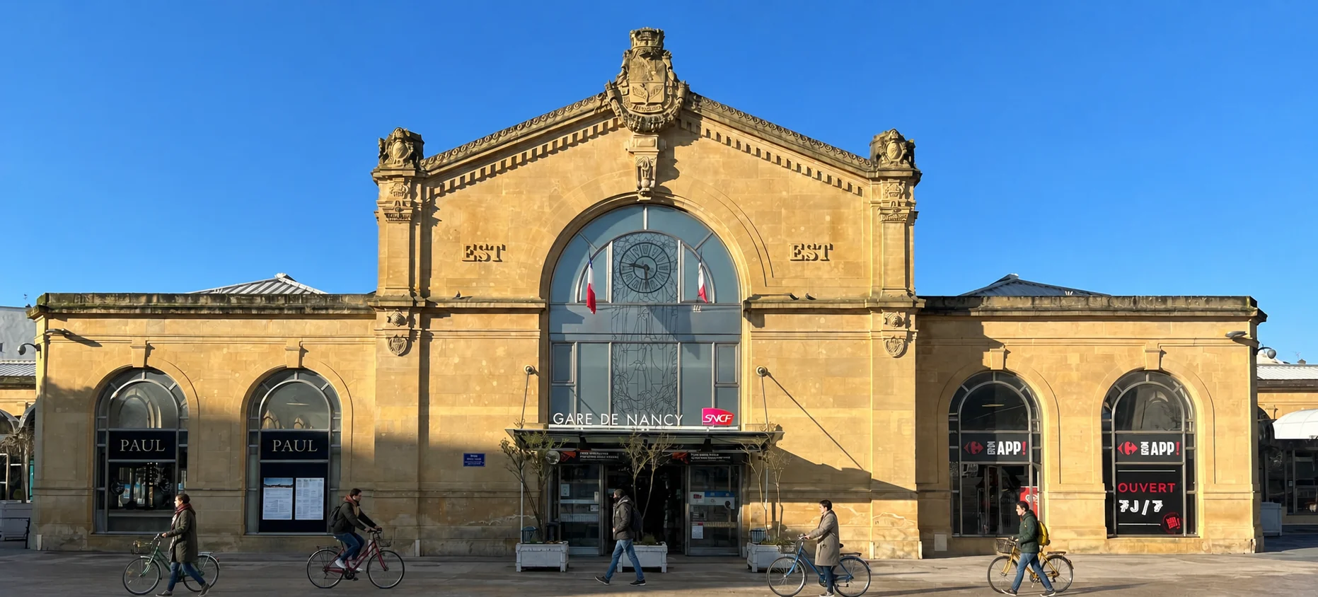 Second cadrage de la vraie gare de Nancy avec personnes intégralement remplacées et vélos modifiés
