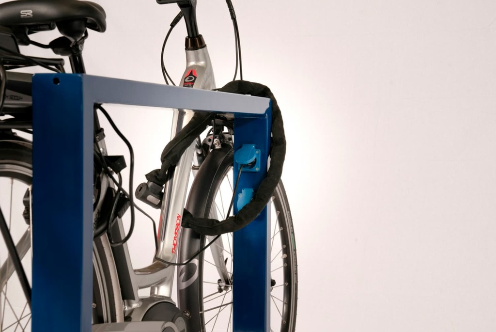 arceau vélo avec prise recharge VAE vélo électrique borne