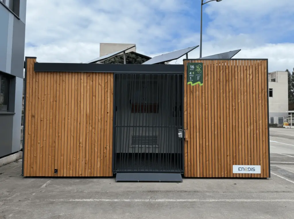 abri vélo conteneur maritime fermé sécurisé entreprise