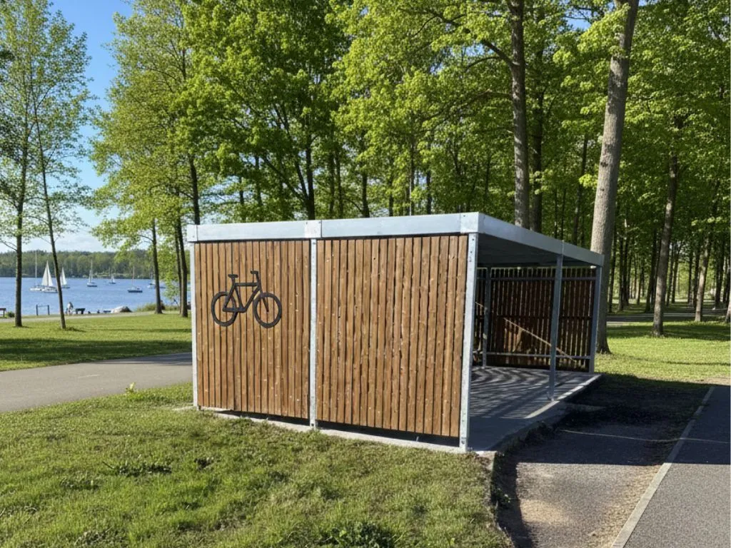 Abri vélo Bosquet en bois dans un parc arboré