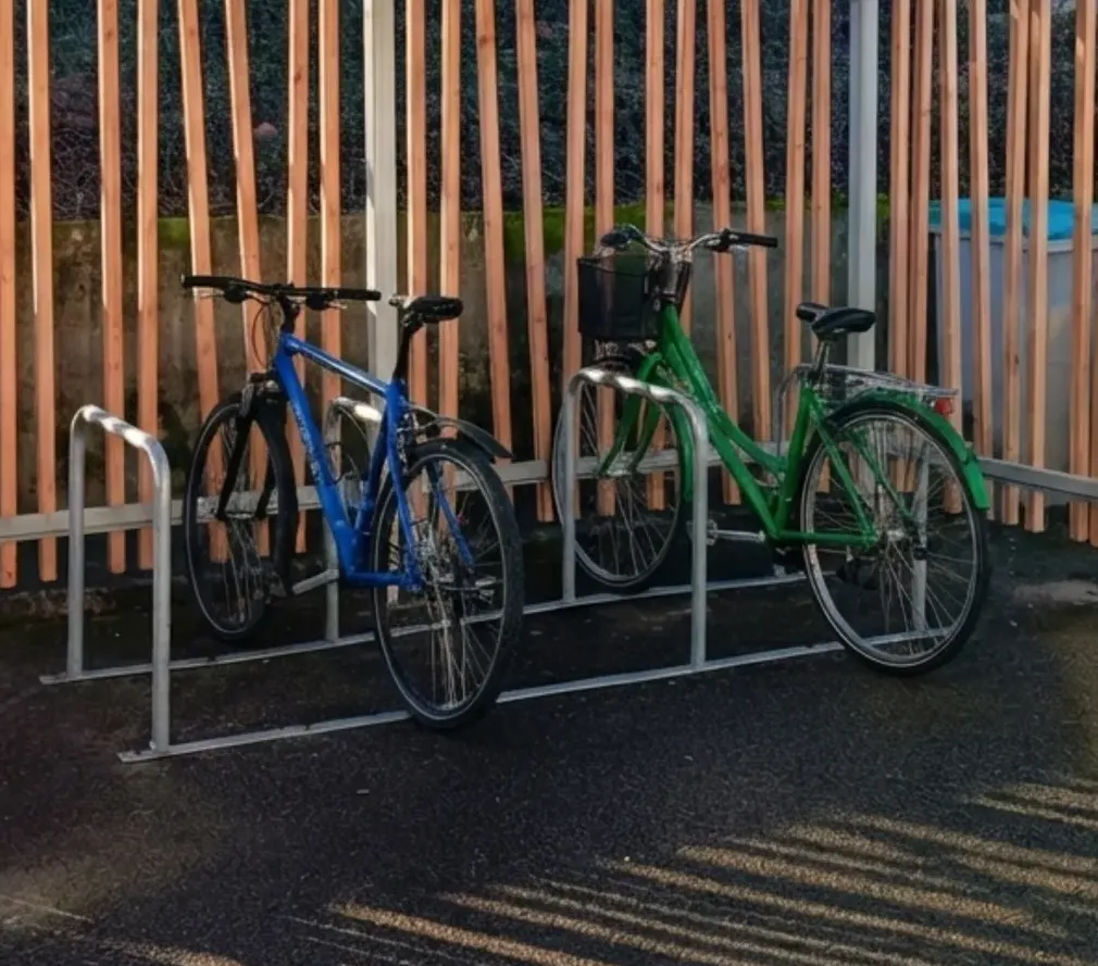 abri vélos jungle avec rack d'arceau oura - copie.webp