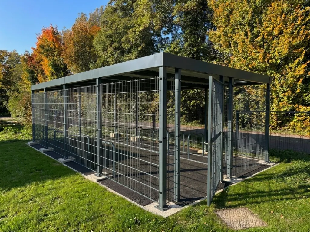 abri vélos lapiaz fermé ral 7016.webp