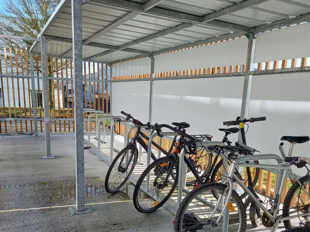 ByCommute pose un abri sécurisé fermé pour le groupe PCM