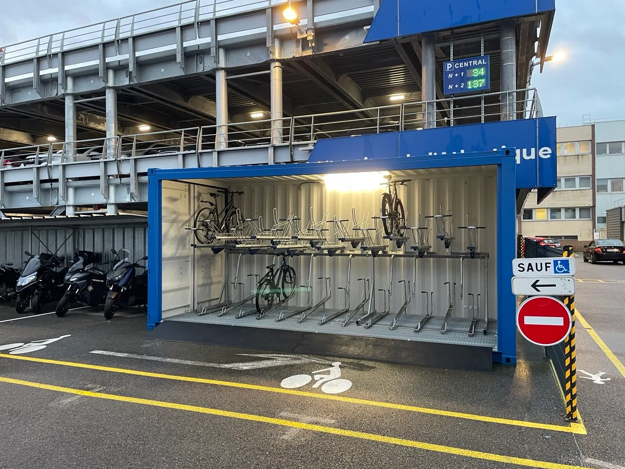 ByCommute installiert einen Fahrradunterstand bei Chantiers de l'Atlantique in Saint-Nazaire