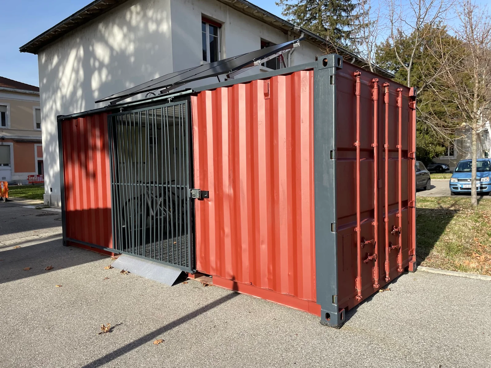 ByCommute installa 3 ricoveri per biciclette presso l'ospedale di Saint-Egrève