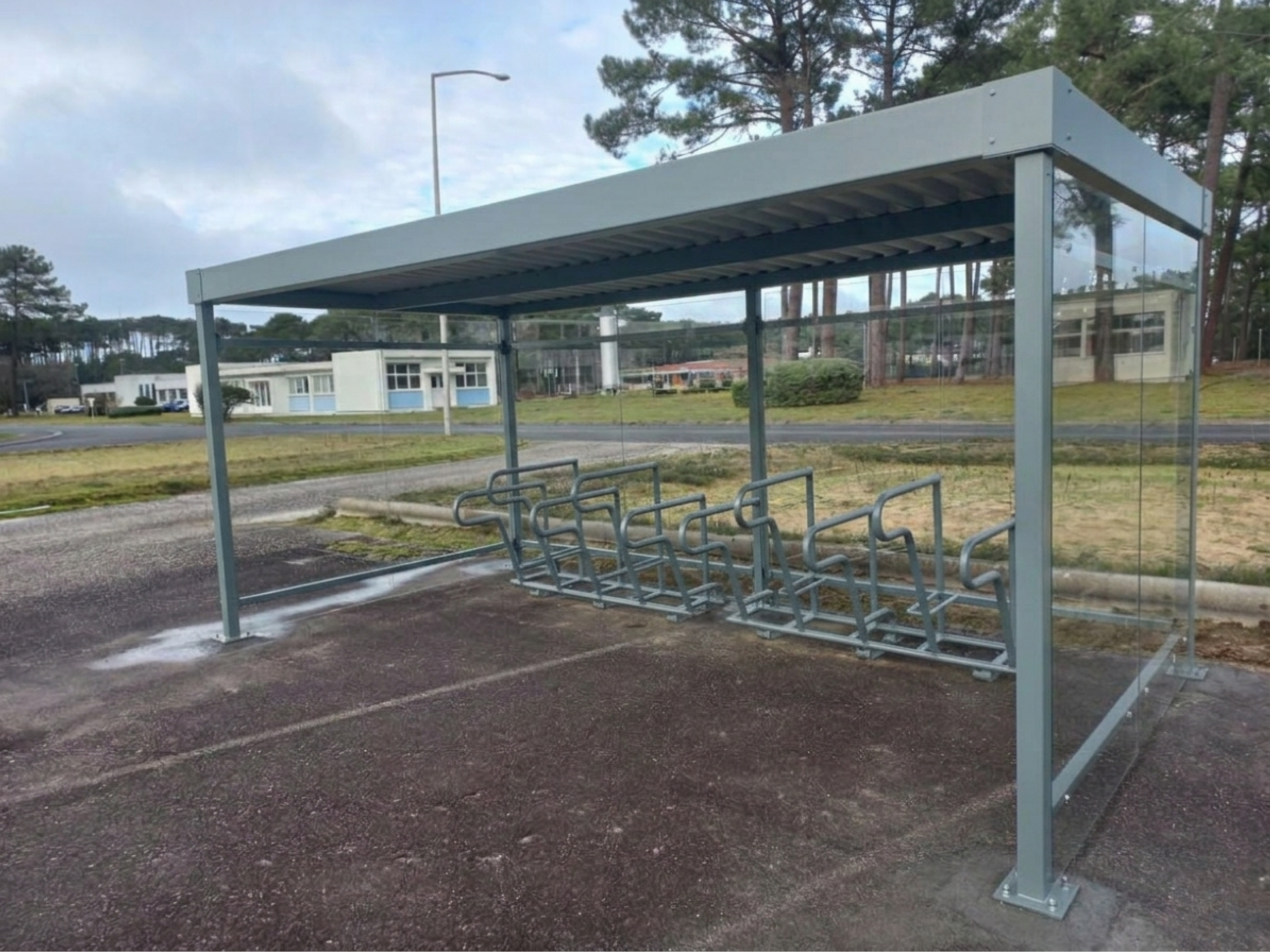 ByCommute installiert einen Fahrradunterstand für die Direction Générale des Armées in Biscarosse
