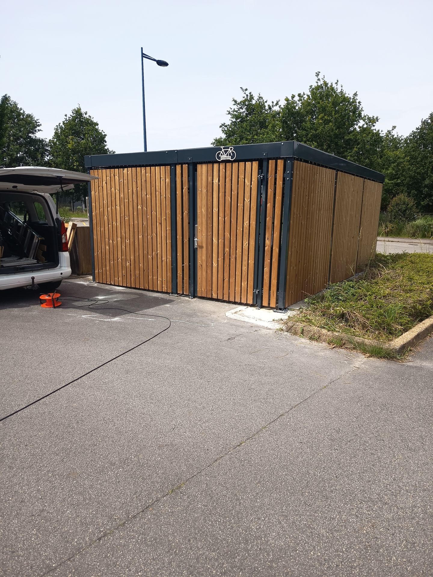 Abri vélo fermé ByCommute installé pour la commune d’Auray