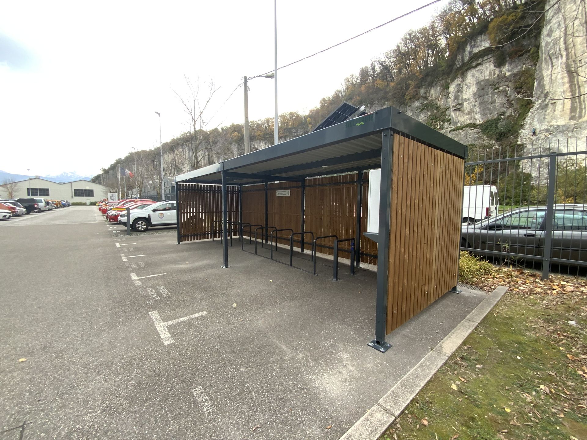 ByCommute installe un abri vélos Bosquet au SDIS 38