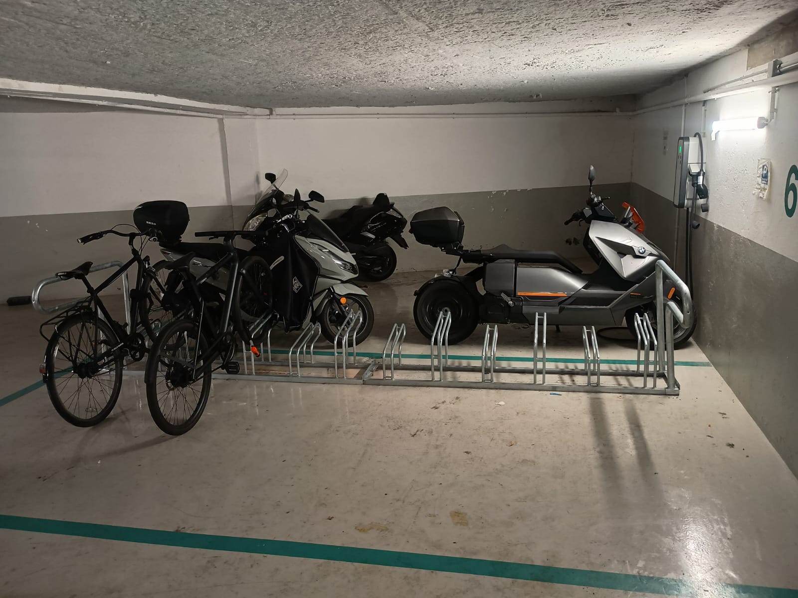 ByCommute installiert Taillefer-Fahrradbügel bei LITTLER FRANCE