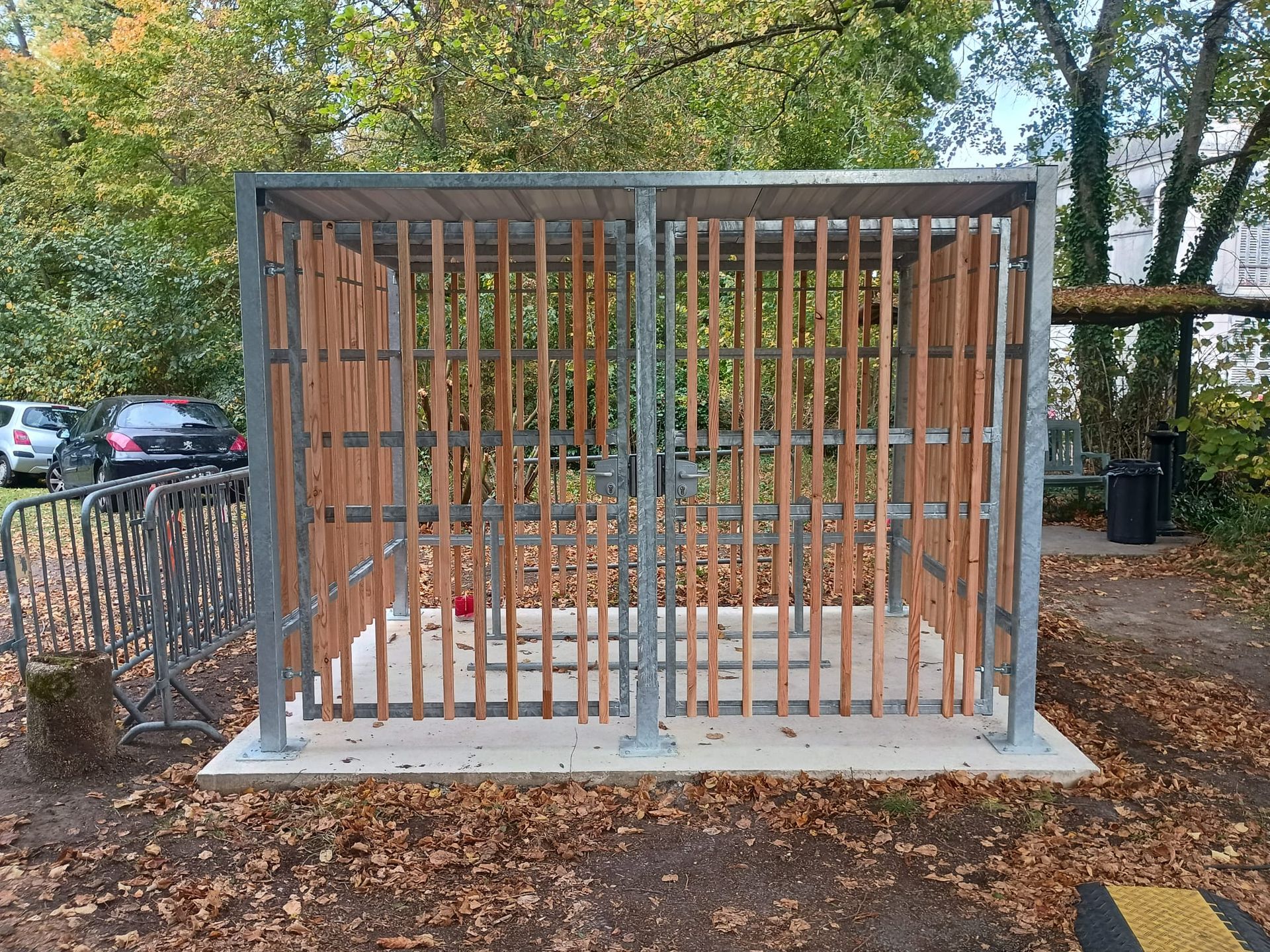 ByCommute installe un abri vélos Jungle fermé - compact à SOGEBAS