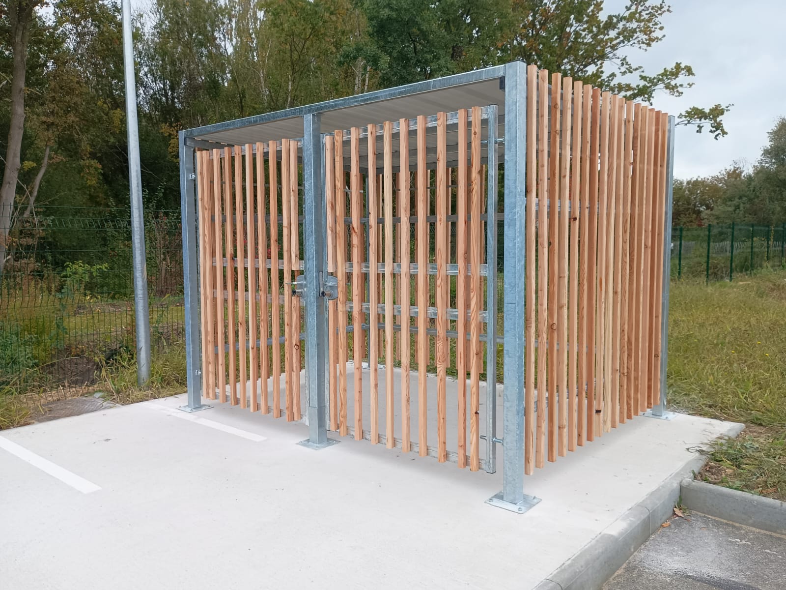 ByCommute installe des racks d'arceaux Oura à SOMEFLU