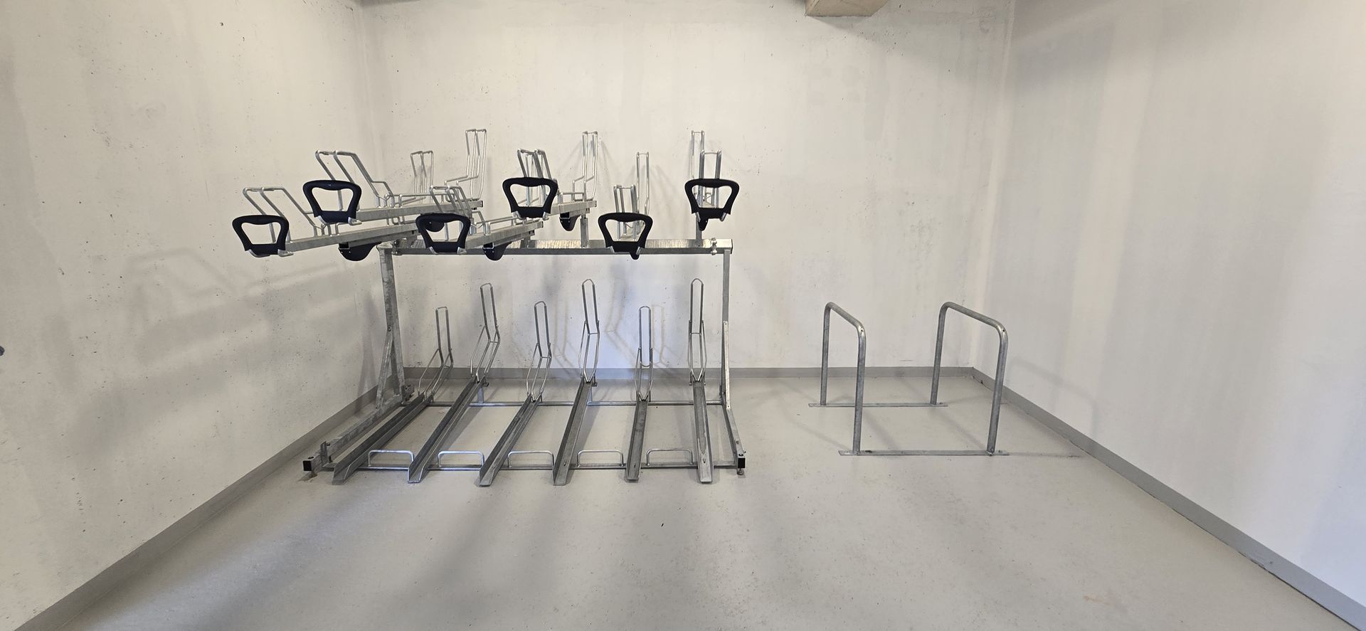 ByCommute installiert Oura-Fahrradbügelreihen und duo-Racks bei Kermarrec Promotion